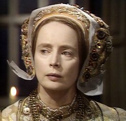 Elvi Hale as Anne of Cleves