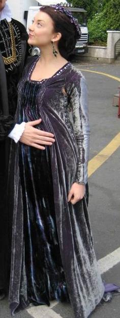 Natalie Dormer - purple gown
