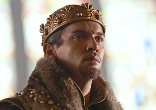 JRM as King Henry VIII -S4E3