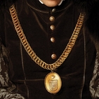 Thomas Boleyn medallion collar3