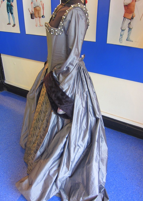 side view of Anne Boleyn's dress