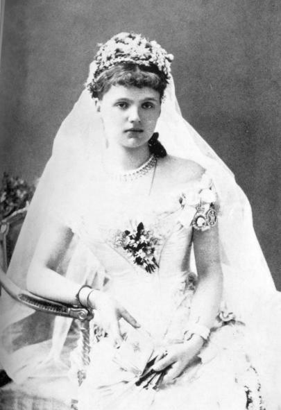 HSH Princess Helena of Waldeck and Pyrmont marries Prince Leopold, Duke of Albany