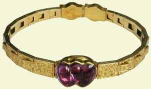 Bracelet with conjoined hearts