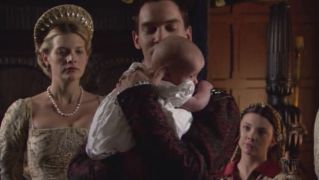 Henry kisses Elizabeth