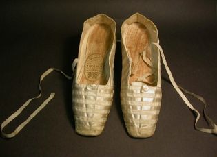 Queen Victoria's wedding shoes