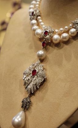 La Peregrina necklace of Liz Taylor