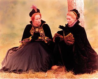 Glenda Jackson and Vanessa Redgrave in "Mary, Queen of Scots"