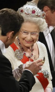 Queen Elizabeth wearing Queen Alexandra's Sunburst Brooch