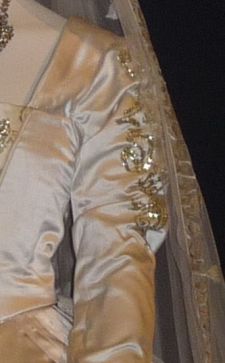 Jane Seymour - Sleeve detail