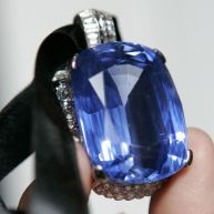 Sapphire and diamond pendant - Duchess of Windsor collection