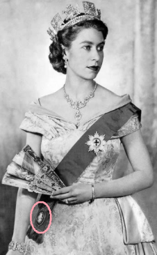 Queen Elizabeth II Insignia