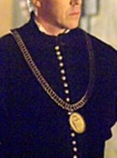 Thomas Boleyn medallion collar2
